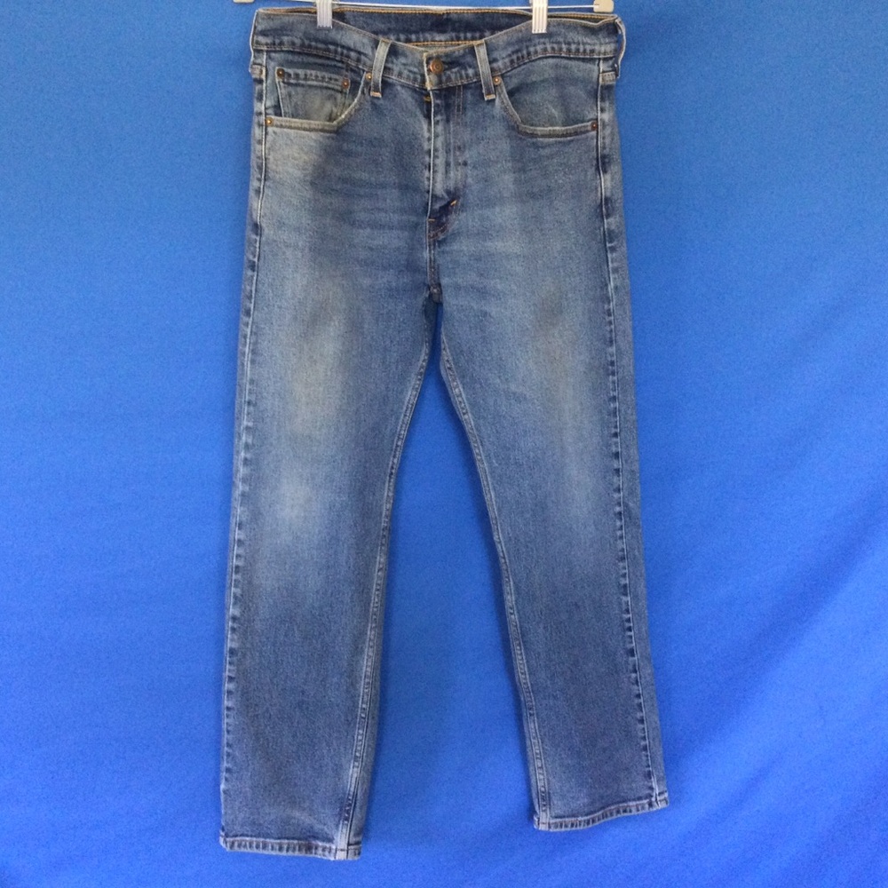 Levis W32 X 30 (actual inseam 29 inches) Light Medium Wash Denim Jeans